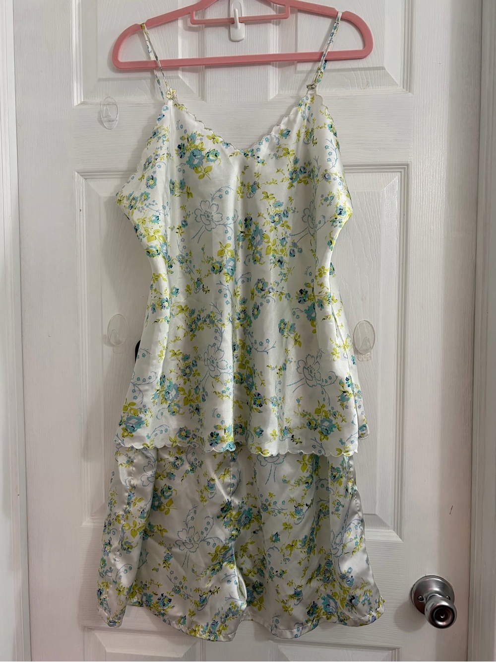 Floral Satin Cami & Short Sleep Set - White/Yellow and blue floral. Size XL $8